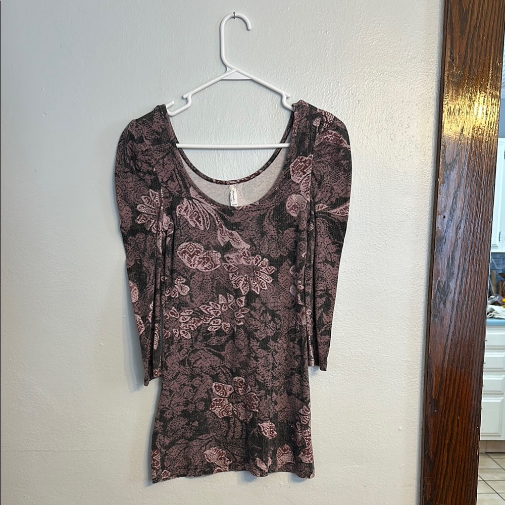 Free People Scoop Neck Three Quarter Length purple floral Tee - size XS